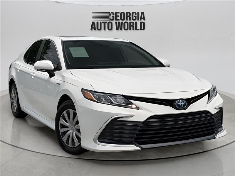 Toyota Camry Hybrid LE 2021