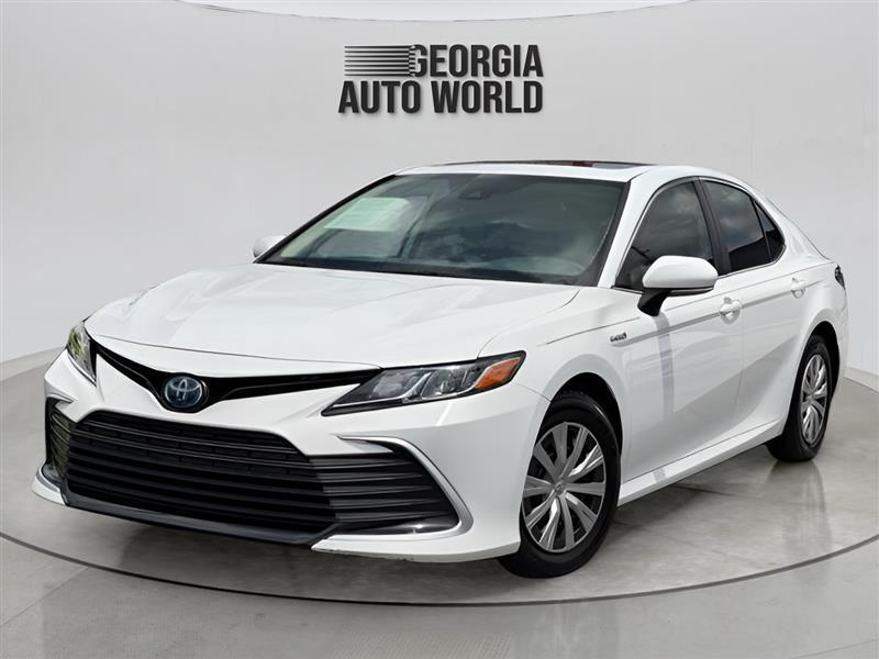 Toyota Camry Hybrid LE 2021