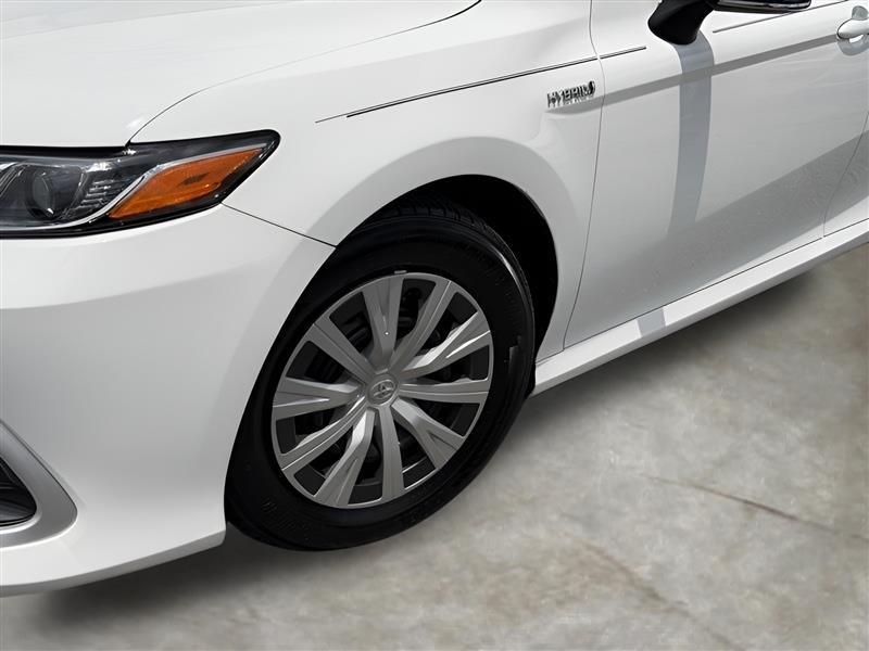 Toyota Camry Hybrid LE 2021