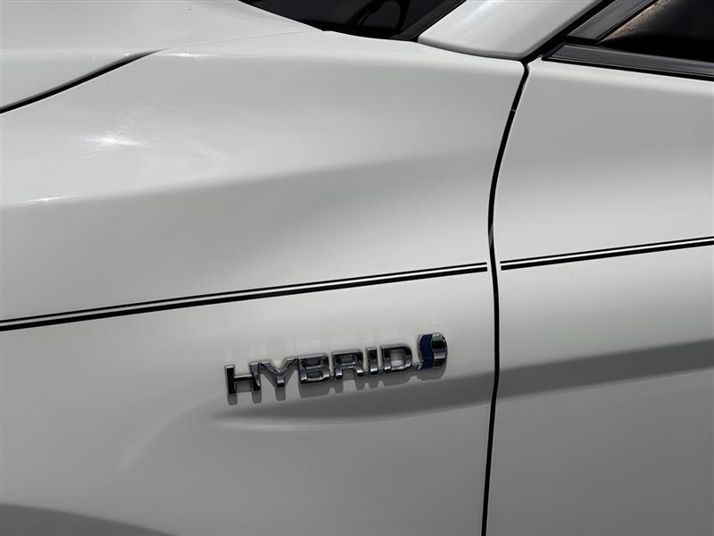 Toyota Camry Hybrid LE 2021