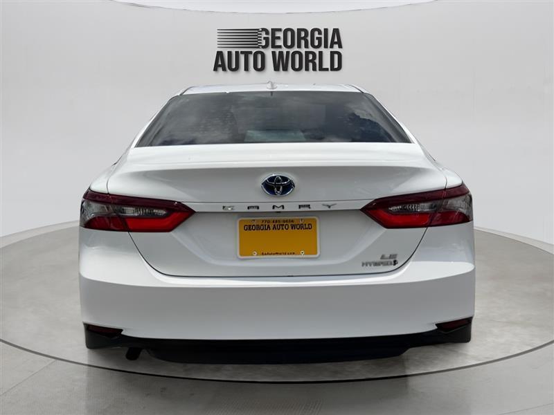 Toyota Camry Hybrid LE 2021