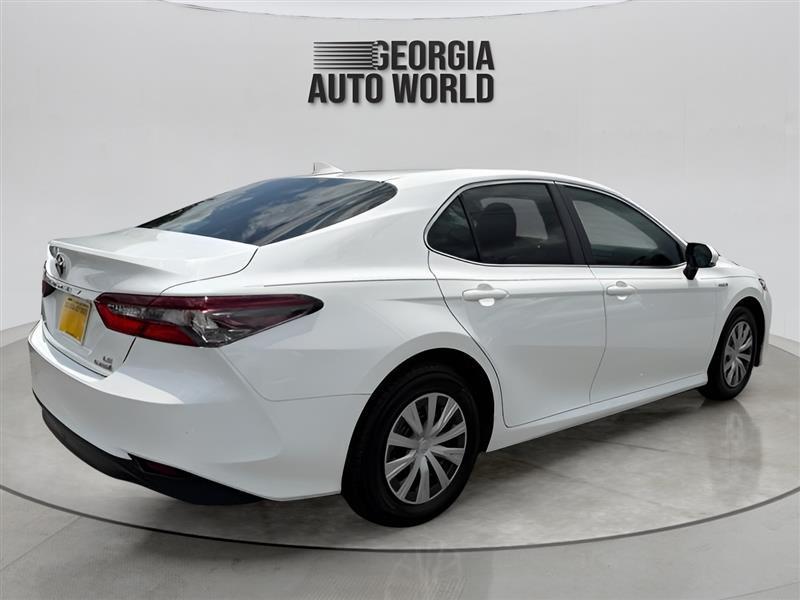 Toyota Camry Hybrid LE 2021