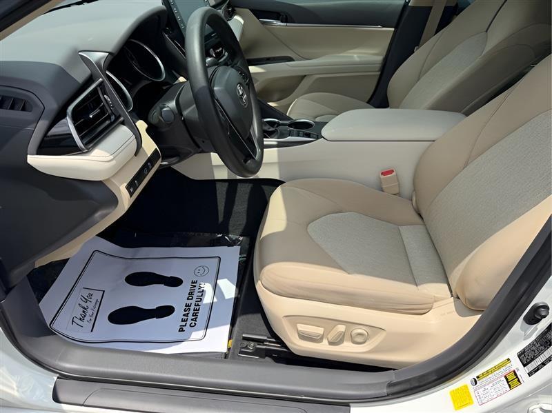 Toyota Camry Hybrid LE 2021