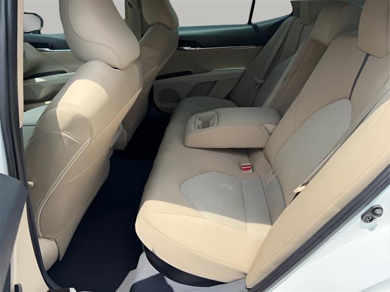 Toyota Camry Hybrid LE 2021