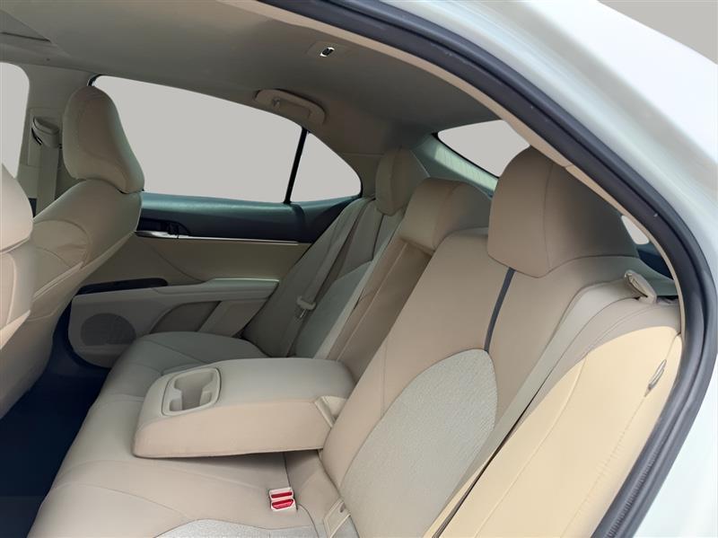 Toyota Camry Hybrid LE 2021