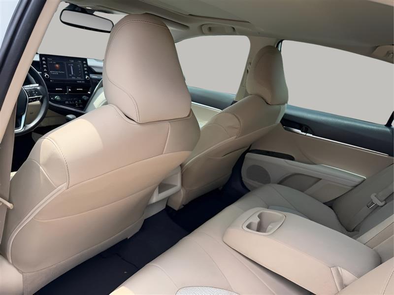 Toyota Camry Hybrid LE 2021