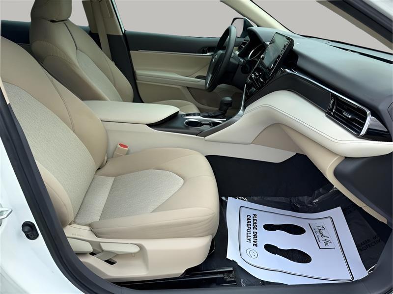 Toyota Camry Hybrid LE 2021