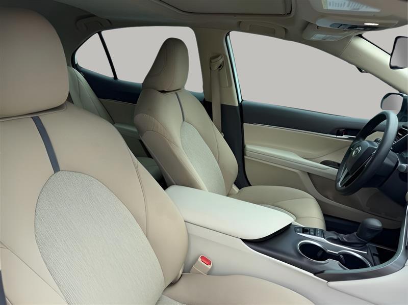 Toyota Camry Hybrid LE 2021