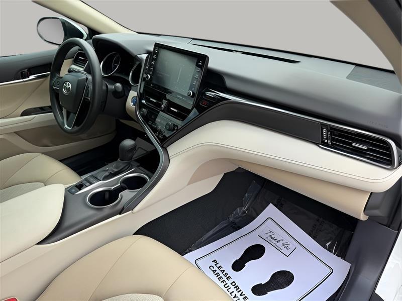 Toyota Camry Hybrid LE 2021