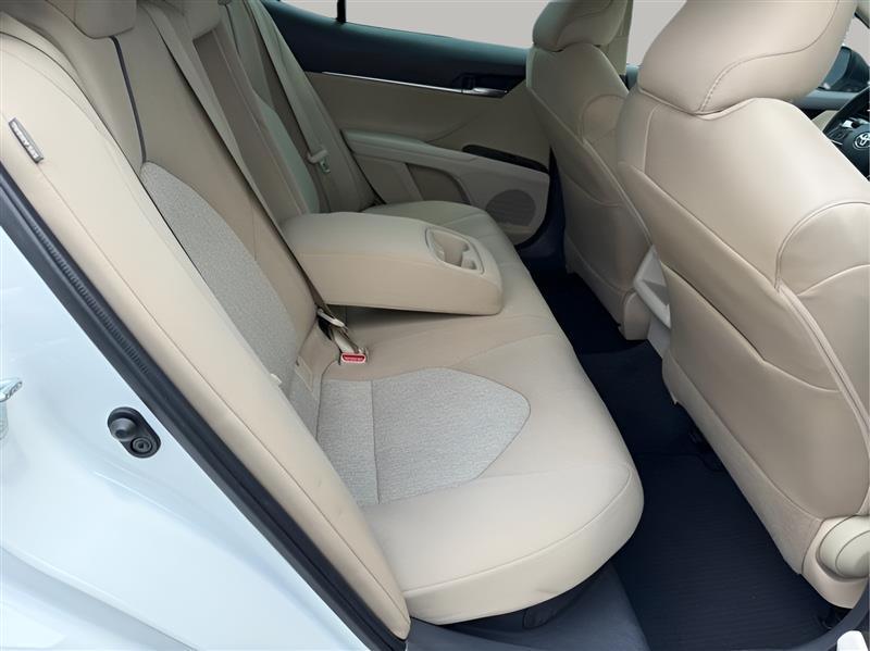Toyota Camry Hybrid LE 2021