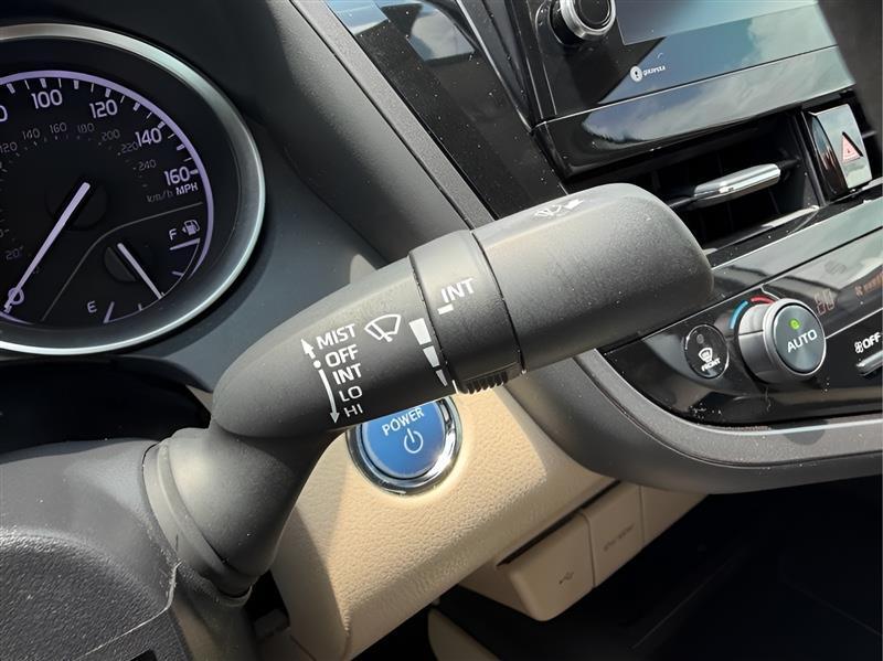Toyota Camry Hybrid LE 2021