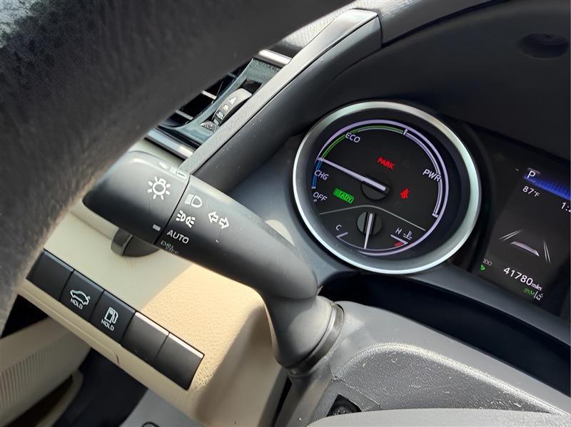 Toyota Camry Hybrid LE 2021