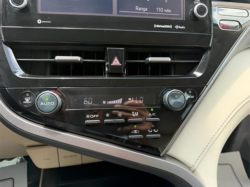 Toyota Camry Hybrid LE 2021