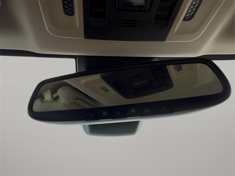Toyota Camry Hybrid LE 2021