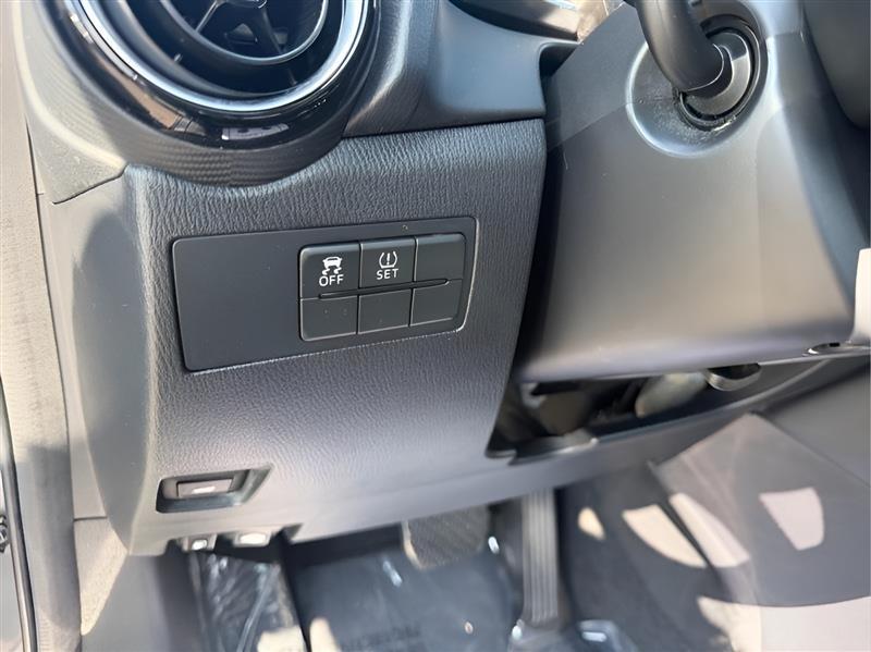 Toyota Yaris Sedan 4-Door XLE Auto (Natl) 2019