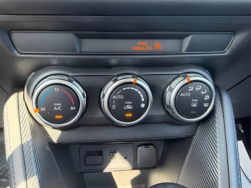 Toyota Yaris Sedan 4-Door XLE Auto (Natl) 2019
