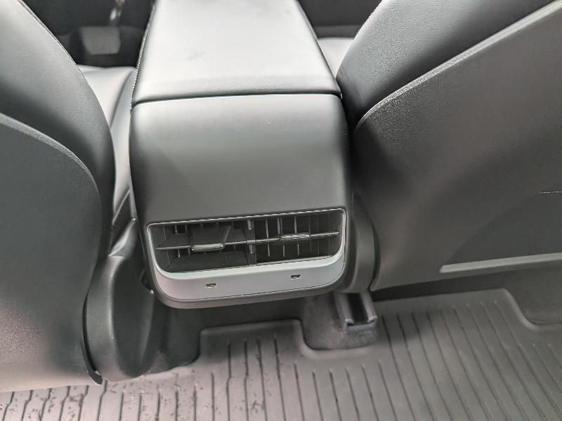 Tesla Model Y Long Range AWD 2024
