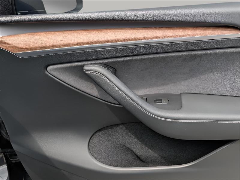 Tesla Model Y Long Range AWD 2024