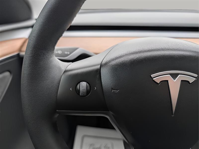 Tesla Model Y Long Range AWD 2024