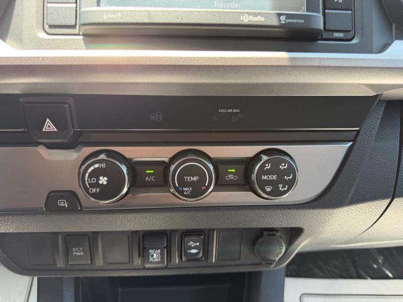 Toyota Tacoma 2WD Double Cab V6 AT SR5 (Natl) 2019