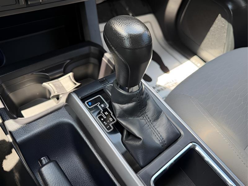 Toyota Tacoma 2WD Double Cab V6 AT SR5 (Natl) 2019