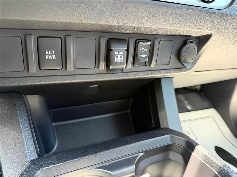 Toyota Tacoma 2WD Double Cab V6 AT SR5 (Natl) 2019