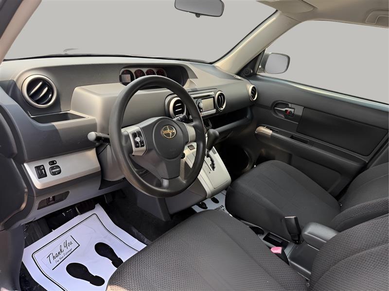 Scion xB 5-Door Wagon 4-Spd AT 2010