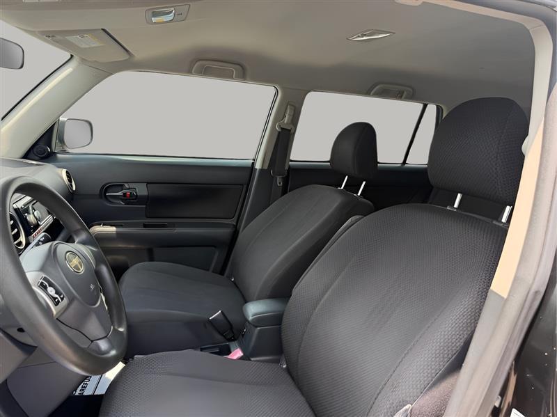 Scion xB 5-Door Wagon 4-Spd AT 2010