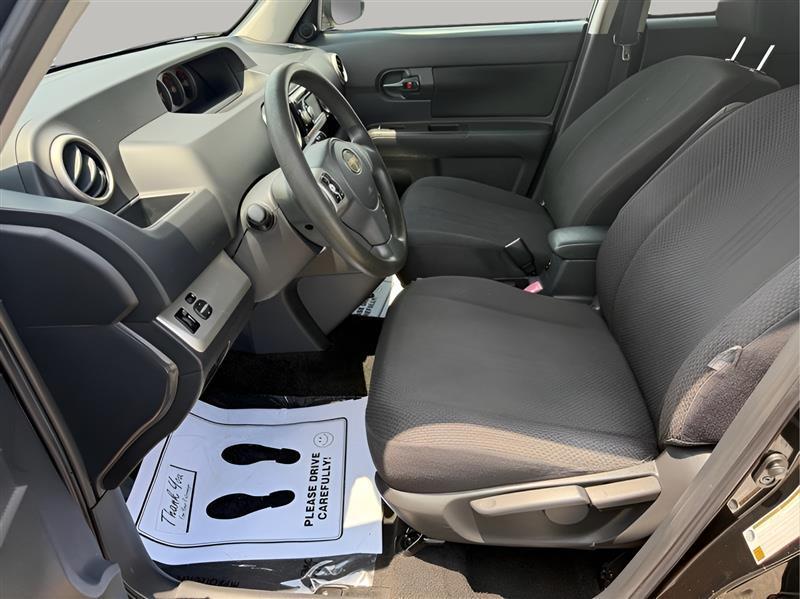 Scion xB 5-Door Wagon 4-Spd AT 2010