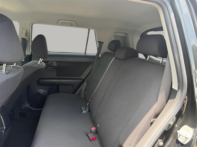 Scion xB 5-Door Wagon 4-Spd AT 2010