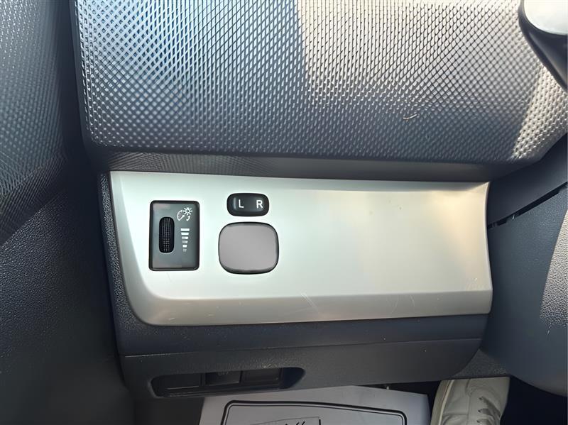 Scion xB 5-Door Wagon 4-Spd AT 2010