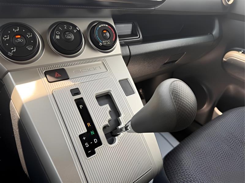 Scion xB 5-Door Wagon 4-Spd AT 2010