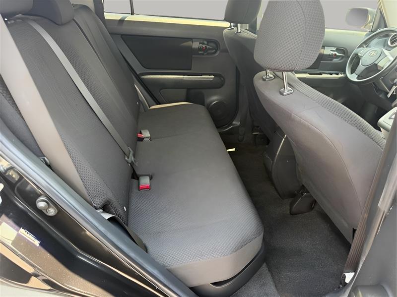Scion xB 5-Door Wagon 4-Spd AT 2010