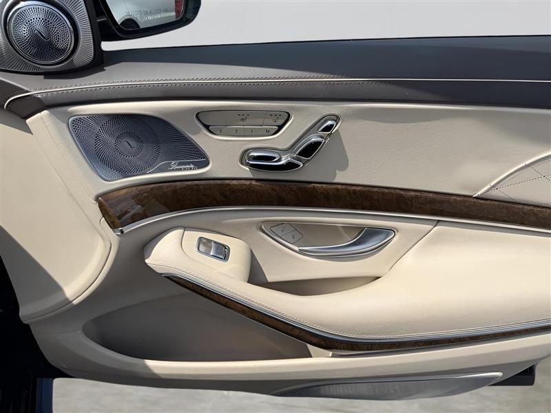 Mercedes-Benz S-Class S550 2015