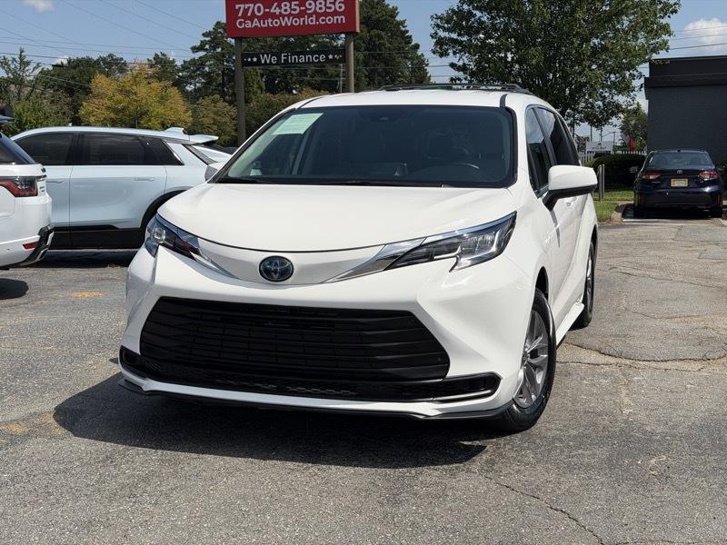 Toyota Sienna LE 8-Passenger 2021