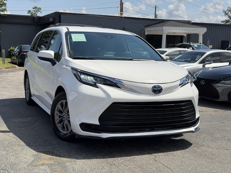 Toyota Sienna LE 8-Passenger 2021