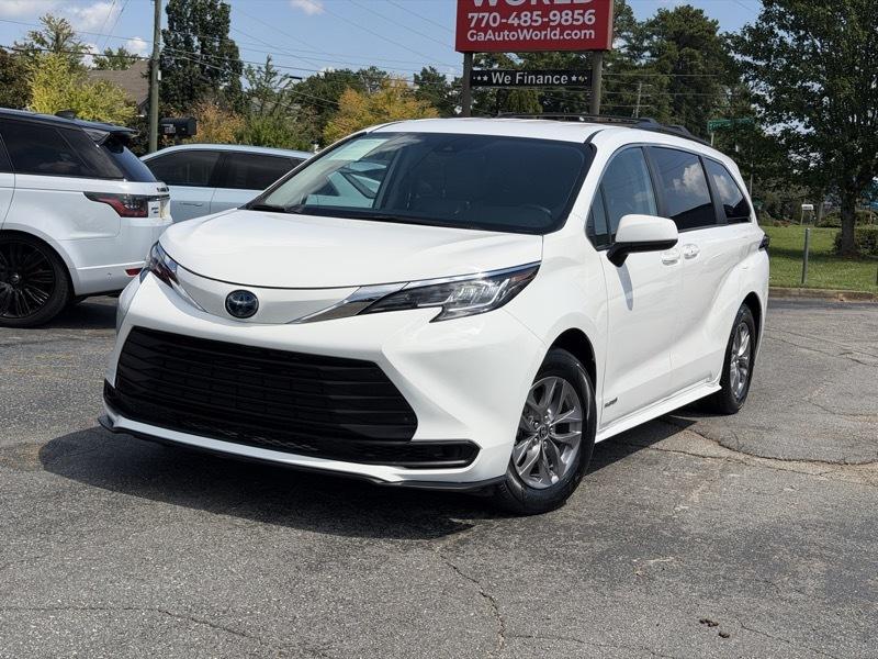 Toyota Sienna LE 8-Passenger 2021