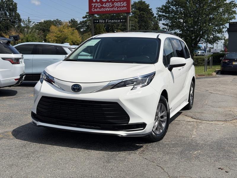 Toyota Sienna LE 8-Passenger 2021
