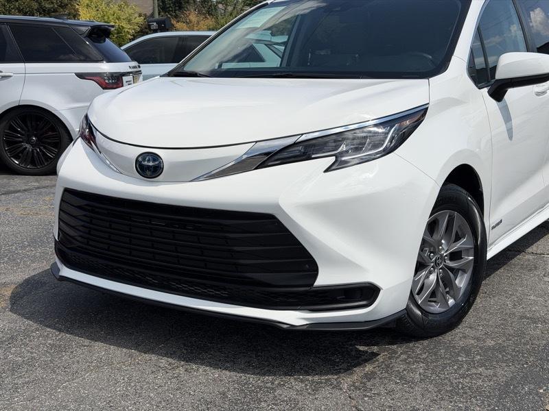 Toyota Sienna LE 8-Passenger 2021