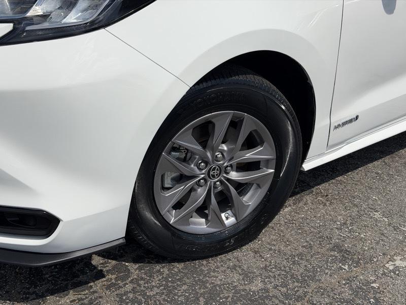 Toyota Sienna LE 8-Passenger 2021