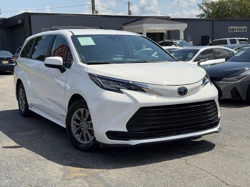 Toyota Sienna LE 8-Passenger 2021