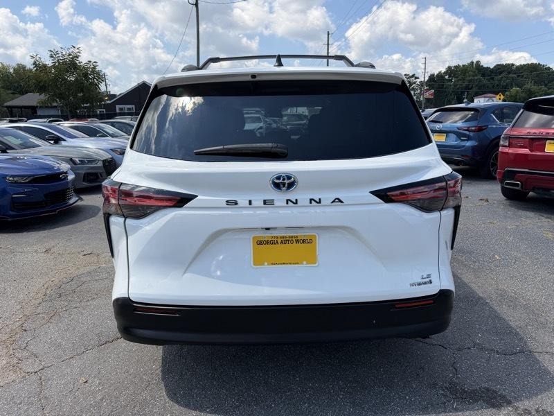 Toyota Sienna LE 8-Passenger 2021