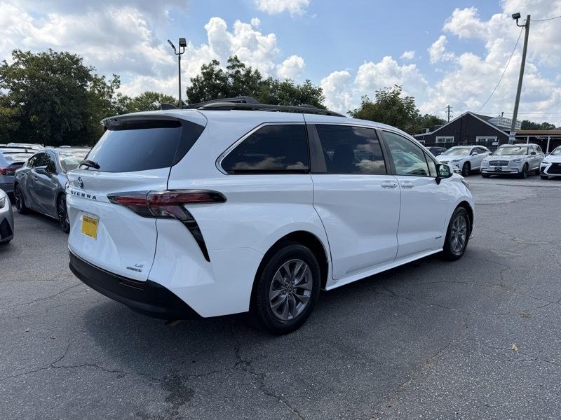 Toyota Sienna LE 8-Passenger 2021