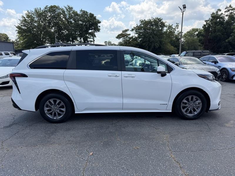 Toyota Sienna LE 8-Passenger 2021