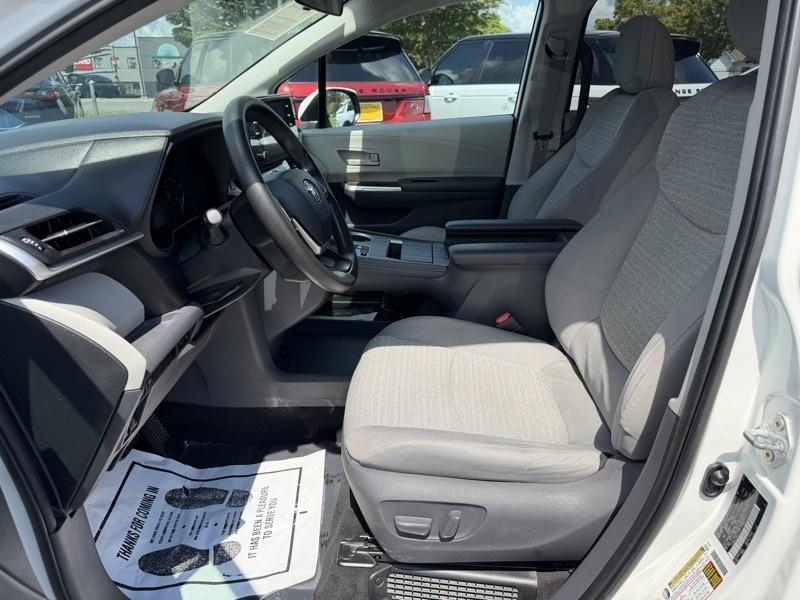 Toyota Sienna LE 8-Passenger 2021
