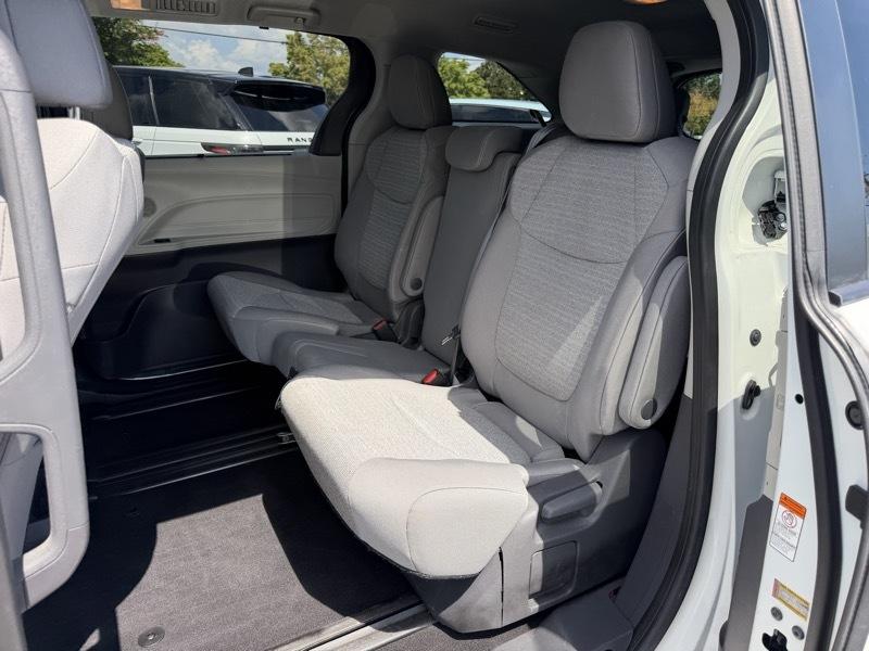 Toyota Sienna LE 8-Passenger 2021