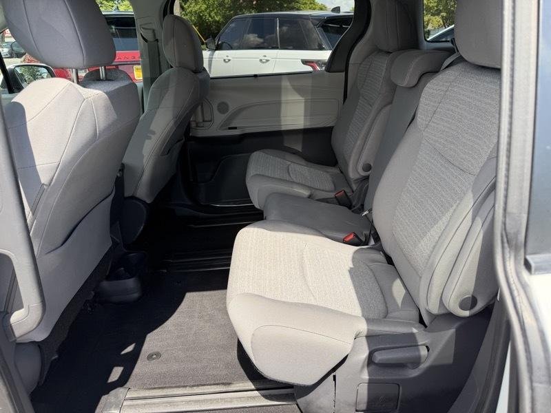 Toyota Sienna LE 8-Passenger 2021