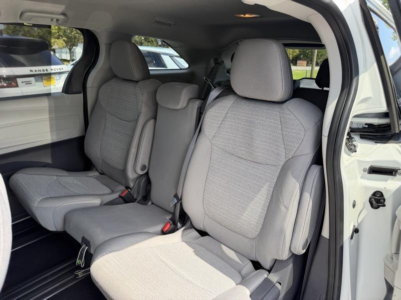 Toyota Sienna LE 8-Passenger 2021