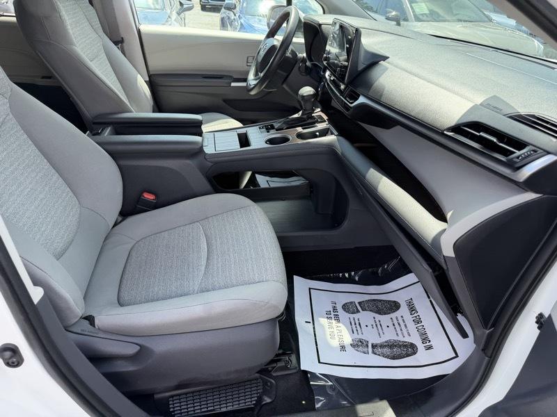 Toyota Sienna LE 8-Passenger 2021