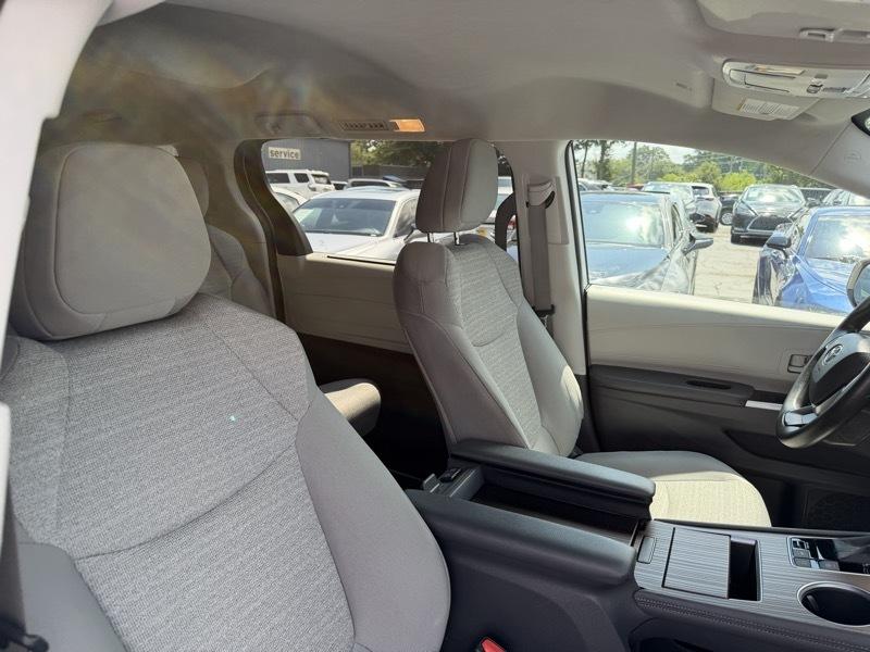 Toyota Sienna LE 8-Passenger 2021